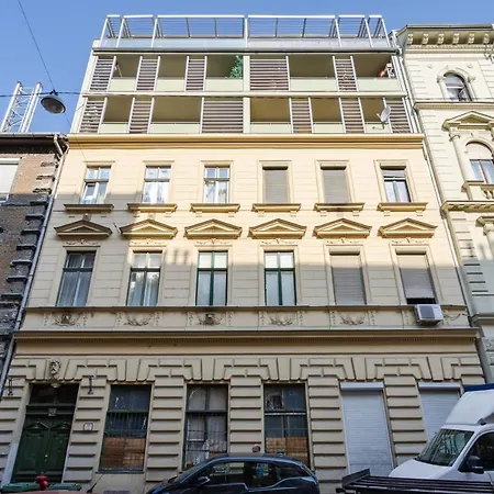 Stella * Budapest