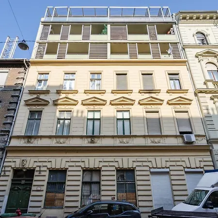 Stella * Budapest